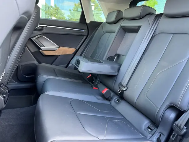 Audi Q3 35 TFSI * Leder * 360 Camera * Keyless 2020 Benzine 46