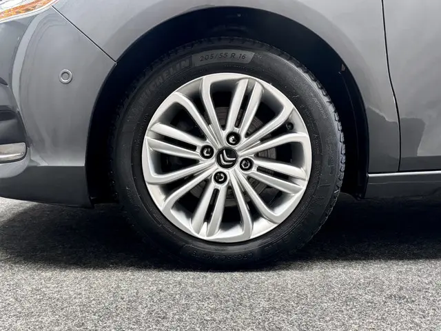 Citroën C4 1.2 PureTech Exclusive 2014 Benzine 17