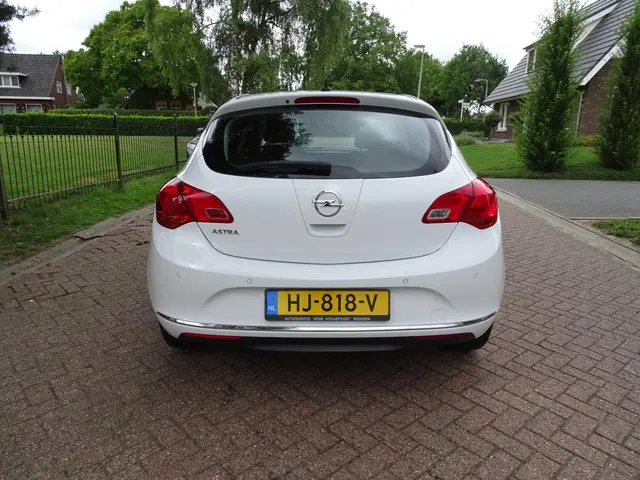 Opel Astra 1.4 Turbo Blitz 2015 Benzine 4