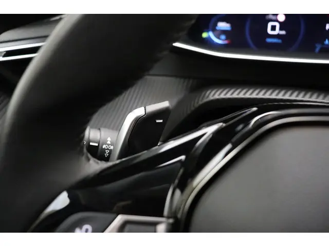 Peugeot 2008 1.2 PureTech Allure Pack 2022 Benzine 21
