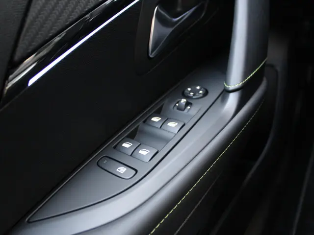 Peugeot 208 Hybrid 136 e-DCS6 GT 2024 Hybride Benzine 21