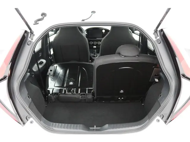 Toyota Aygo X 1.0 VVT-i MT Play 2024 Benzine 24