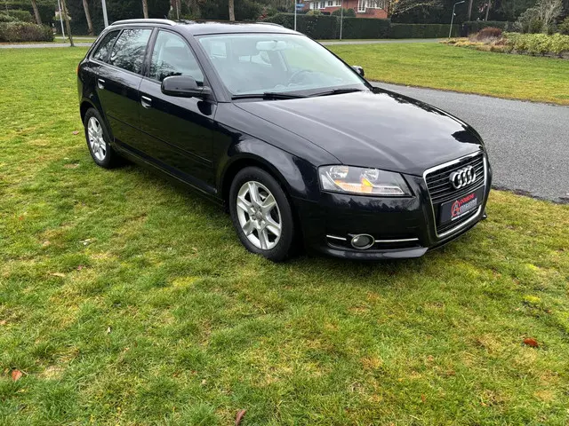 Audi A3 SPORTBACK 1.2 TFSI Attraction 2012 Benzine 2
