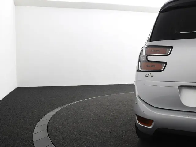 Citroën Grand C4 Picasso 1.6 THP Business 2014 Benzine 28