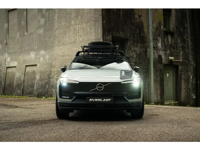 Volvo EX30 Extended Range Plus 2025 Elektrisch 46