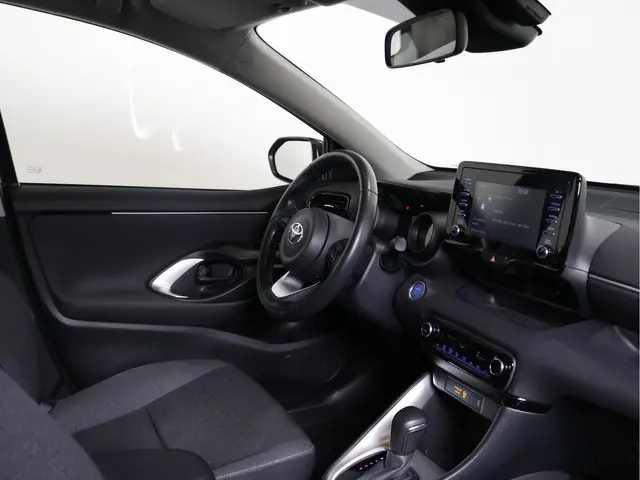 Toyota Yaris 1.5 Hybrid Dynamic 2023 Hybride Benzine 8