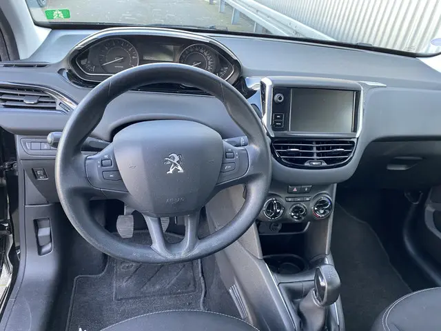 Peugeot 208 1.2 PureTech Blue Lease 2016 Benzine 4