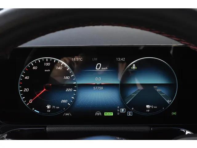 Mercedes-Benz GLA 250 e AMG Line 2022 Hybride Benzine 12