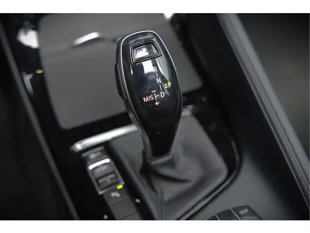 BMW X1 sDrive18i High Executive X Line 2018 Benzine 23