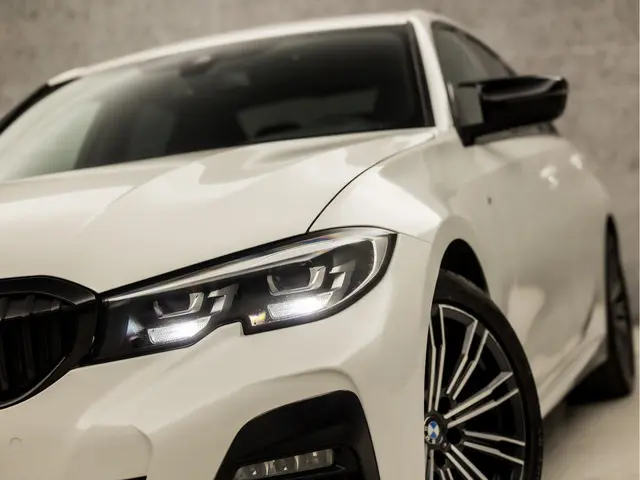 BMW 3 Serie 320i M Sport 2020 Benzine 15