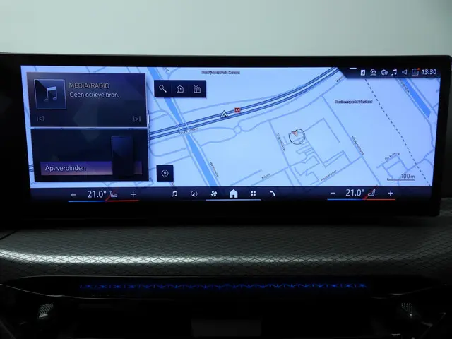 BMW 3 Serie Touring 318i 2025 Benzine 18