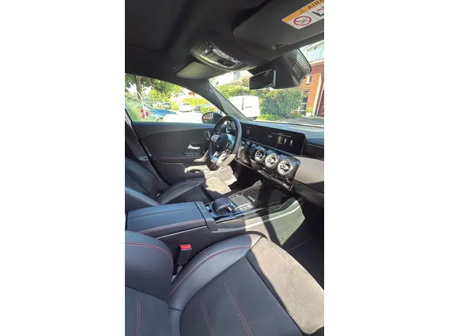 Mercedes-Benz A-Klasse AMG 35 4MATIC 2020 Benzine 18