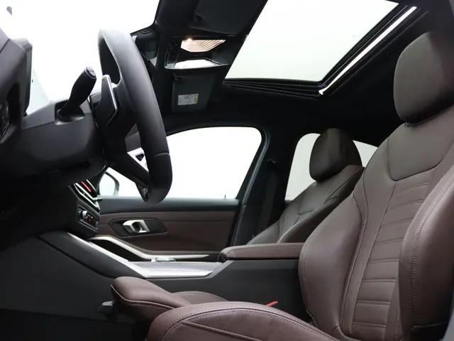 BMW 3 Serie Sedan 330e 2025 Hybride Benzine 11