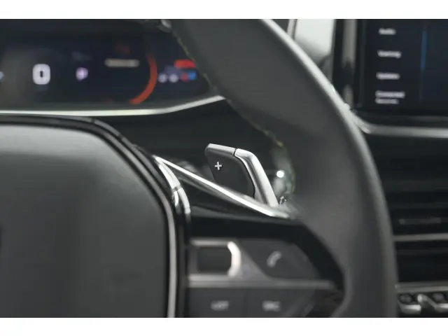 Peugeot 2008 PureTech 130 EAT8 GT 2024 Benzine 39