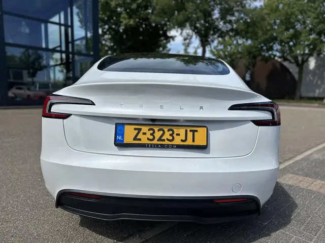 Tesla Model 3 RWD 60 kWh 2024 Elektrisch 4