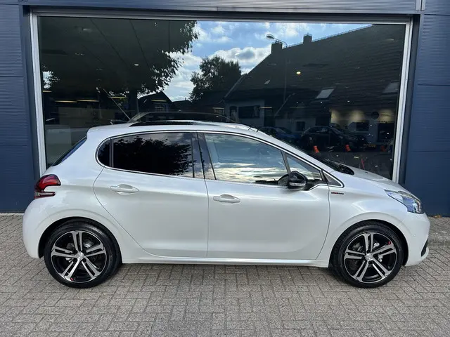 Peugeot 208 1.2 Turbo 110PK GT-line 2018 Benzine 27