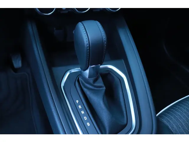 Mitsubishi Colt 1.6 HEV Intense+ 2025 Hybride Benzine 15