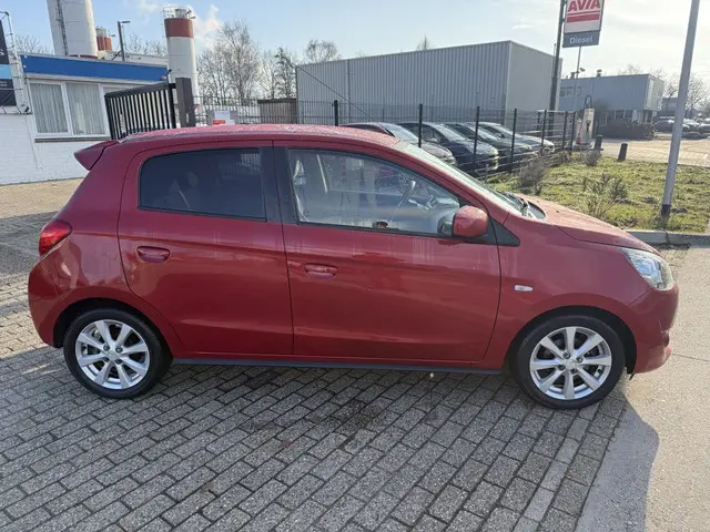 Mitsubishi Space Star 1.2 Intense+ 2013 Benzine 6