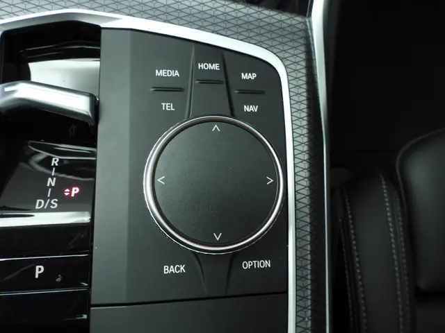 BMW 3 Serie Sedan 318i 2025 Benzine 28