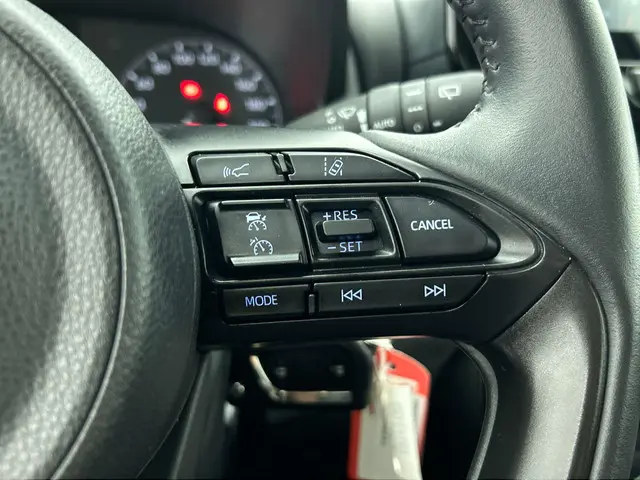 Toyota Yaris 1.5 Hybrid Active Auto. 2023 Hybride Benzine 6