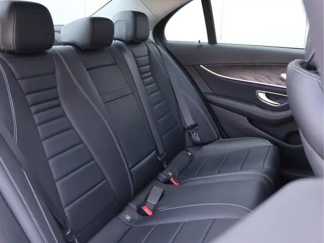 Mercedes-Benz E-Klasse 200 Luxury 2022 Hybride Benzine 26
