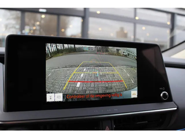 Toyota Prius 2.0 Plug-in Executive 2024 Hybride Benzine 25