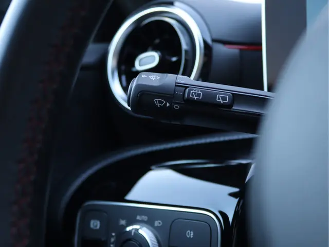 Mercedes-Benz A-Klasse 200 AMG-line 2019 Benzine 33