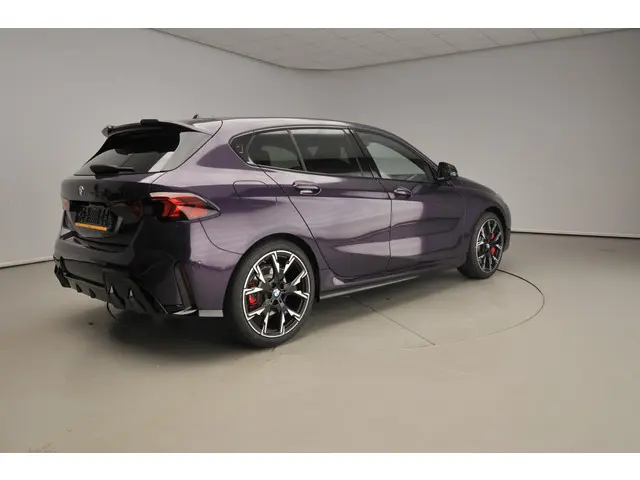 BMW 1 Serie 5-deurs 120 2025 Benzine 2