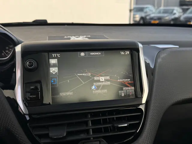 Peugeot 208 1.2 PureTech Allure 2015 Benzine 21