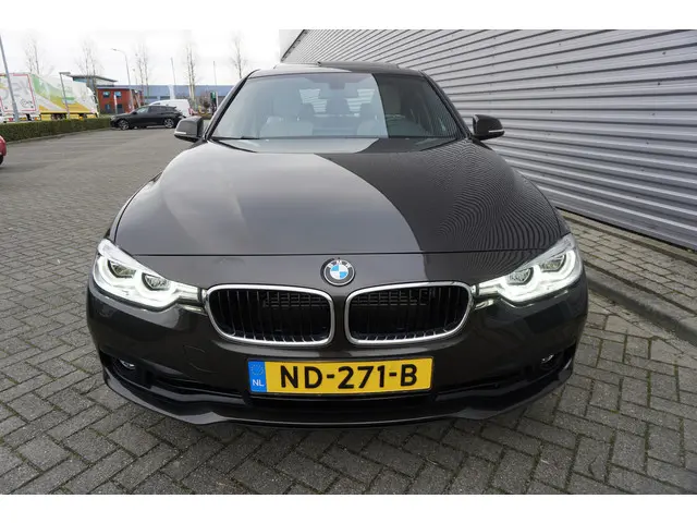 BMW 3 Serie 330e High Executive 2016 Hybride Benzine 6