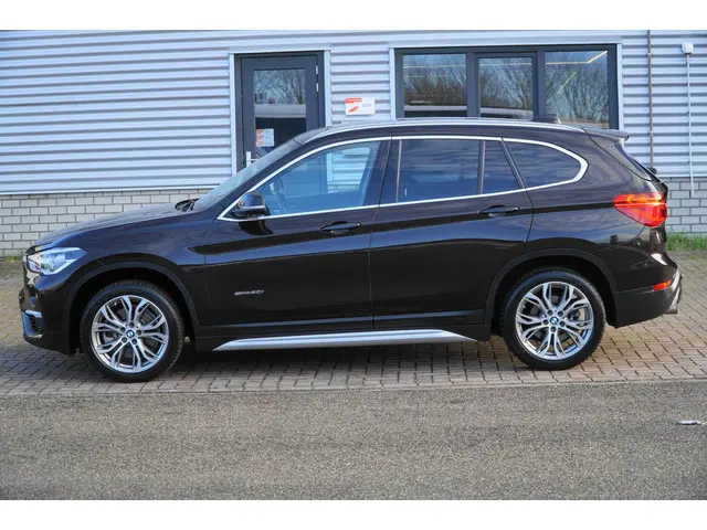 BMW X1 SDrive20i EERSTE EIGENAAR PANO 2016 Benzine 27