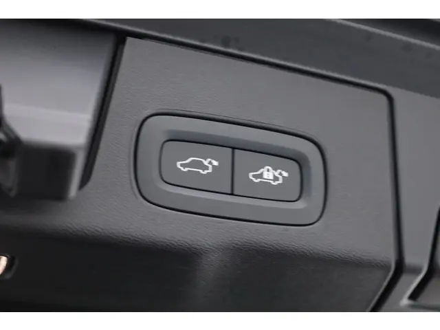 Volvo XC60 2.0 T8 AWD Ultra Dark 2025 Hybride Benzine 24