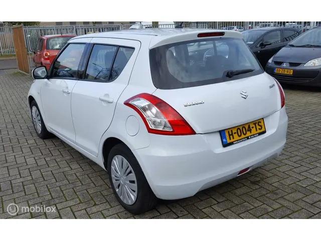 Suzuki Swift 1.2 Beat EASSS / 123040 km.(NAP) 2015 Benzine 9