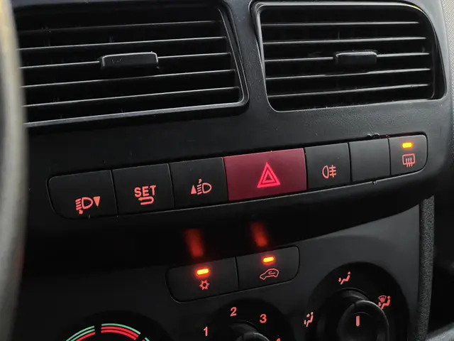 Opel Combo 1.3 CDTi L2H1 ecoFLEX Sport 2015 Diesel 11