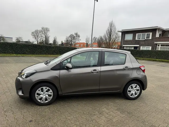 Toyota Yaris 1.0 VVT-i Aspiration 2017 Benzine 17