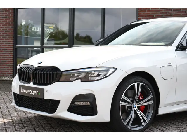 BMW 3 Serie Touring 330e M-Sport 2020 Hybride Benzine 21