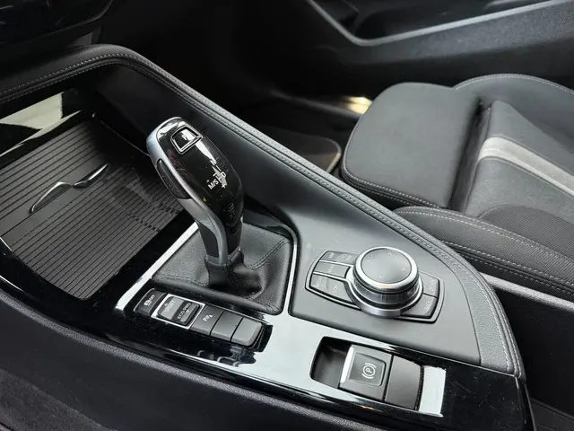 BMW X2 SDrive18i Executive 2022 Benzine 11