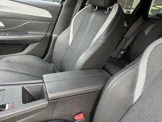 Peugeot 308 SW 1.2 Turbo 130 PK Allure 2024 Benzine 28