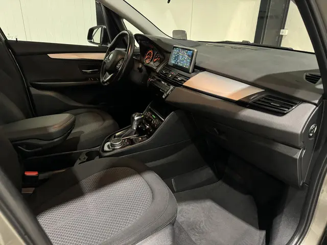BMW 2 Serie Active Tourer 218i Business 2015 Benzine 8