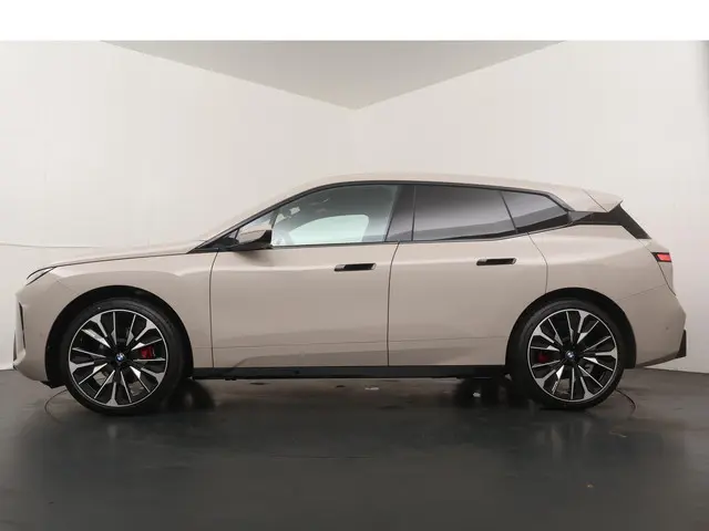 BMW iX xDrive45 101 kWh 2026 Elektrisch 11