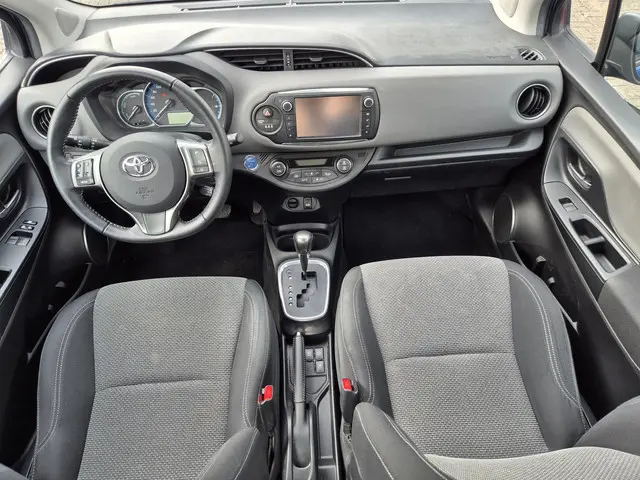 Toyota Yaris 1.5 Hybrid Trend 2017 Hybride Benzine 3