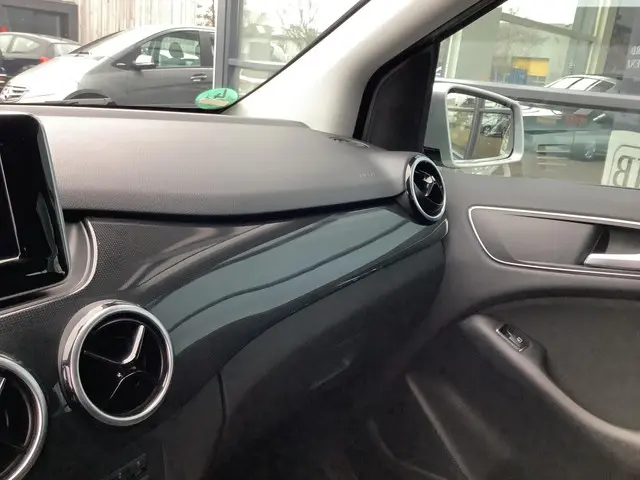 Mercedes-Benz B-Klasse 180 Ambition 2012 Benzine 24