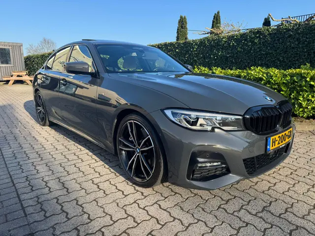 BMW 3 Serie 330i High Executive 2018 Benzine 25