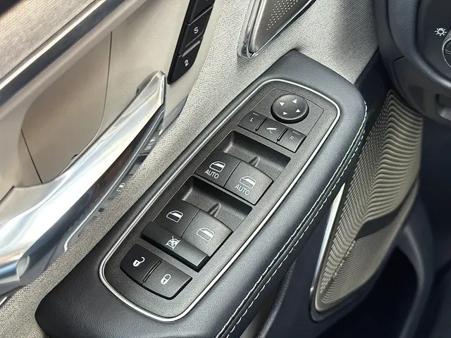 Dodge Ram 1500 5.7 V8 4x4 Crew Cab Limited 2024 LPG/Gas 39