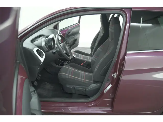 Peugeot 108 1.0 e-VTi Première 2014 Benzine 24