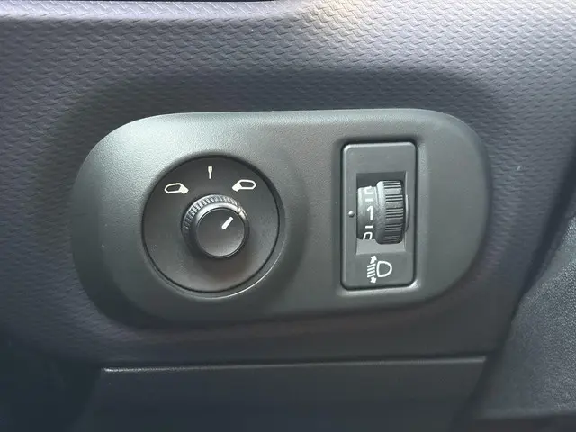 Citroën C4 Cactus 1.2 PureTech Shine 2015 Benzine 28