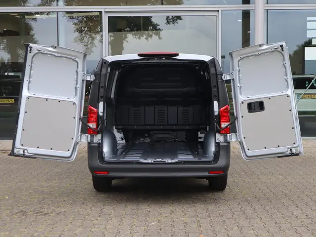 Mercedes-Benz eVito eVito Lang 66 kWh 2024 Elektrisch 24