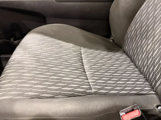 Toyota Yaris 1.0 VVT-i Comfort 2014 Benzine 18