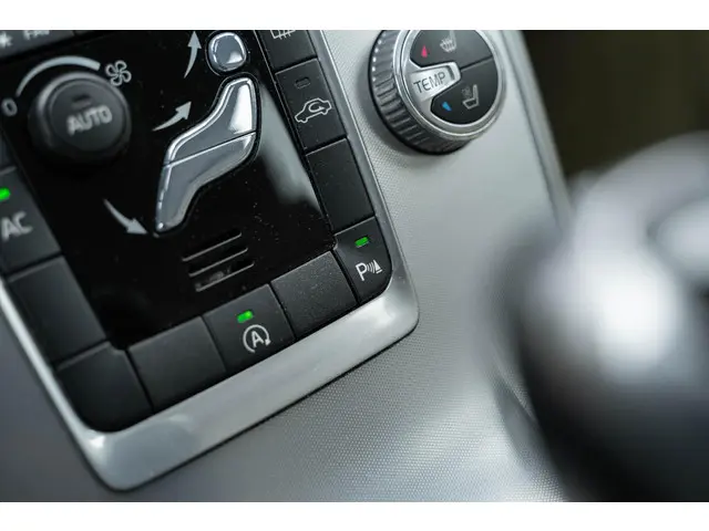 Volvo V70 2.0 T4 Inscription Edition 2015 Benzine 37