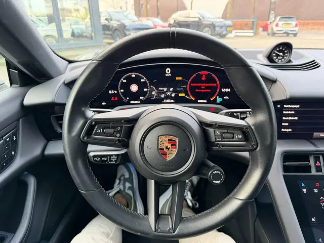 Porsche Taycan Performance 84 kWh 2023 Elektrisch 15